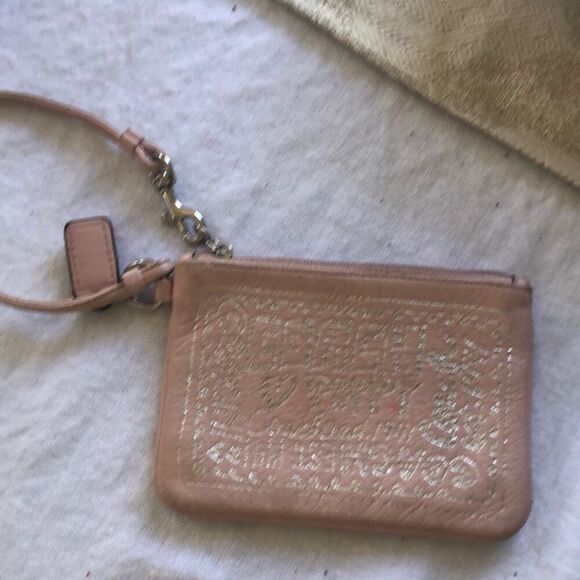 COACH Poppy Pink leather wristlet - Picture 2 of 5